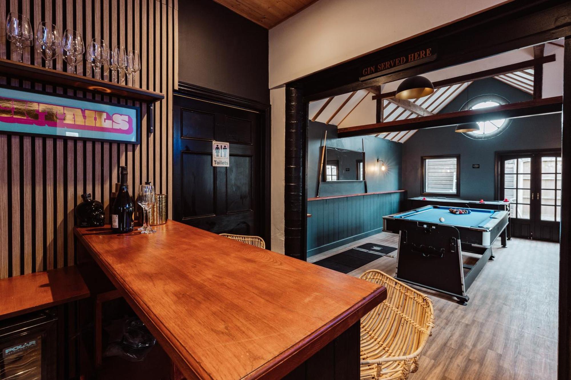 House With A Cinema And Games Room, Sleeps 17 Shrewsbury Exterior foto